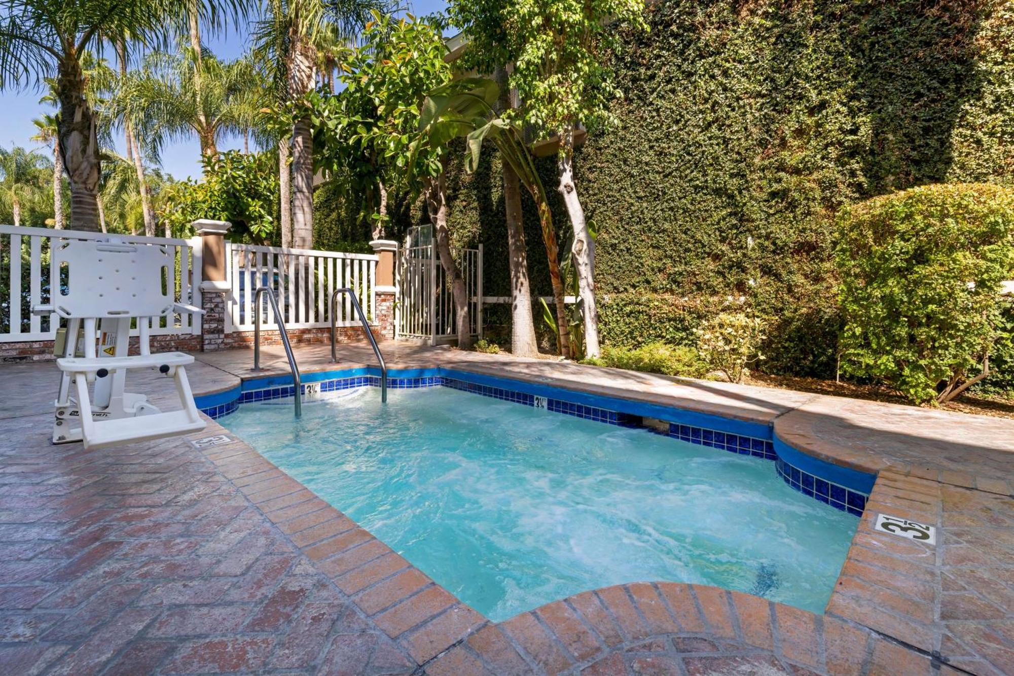Best Western Plus Carriage Inn Los Angeles Bagian luar foto