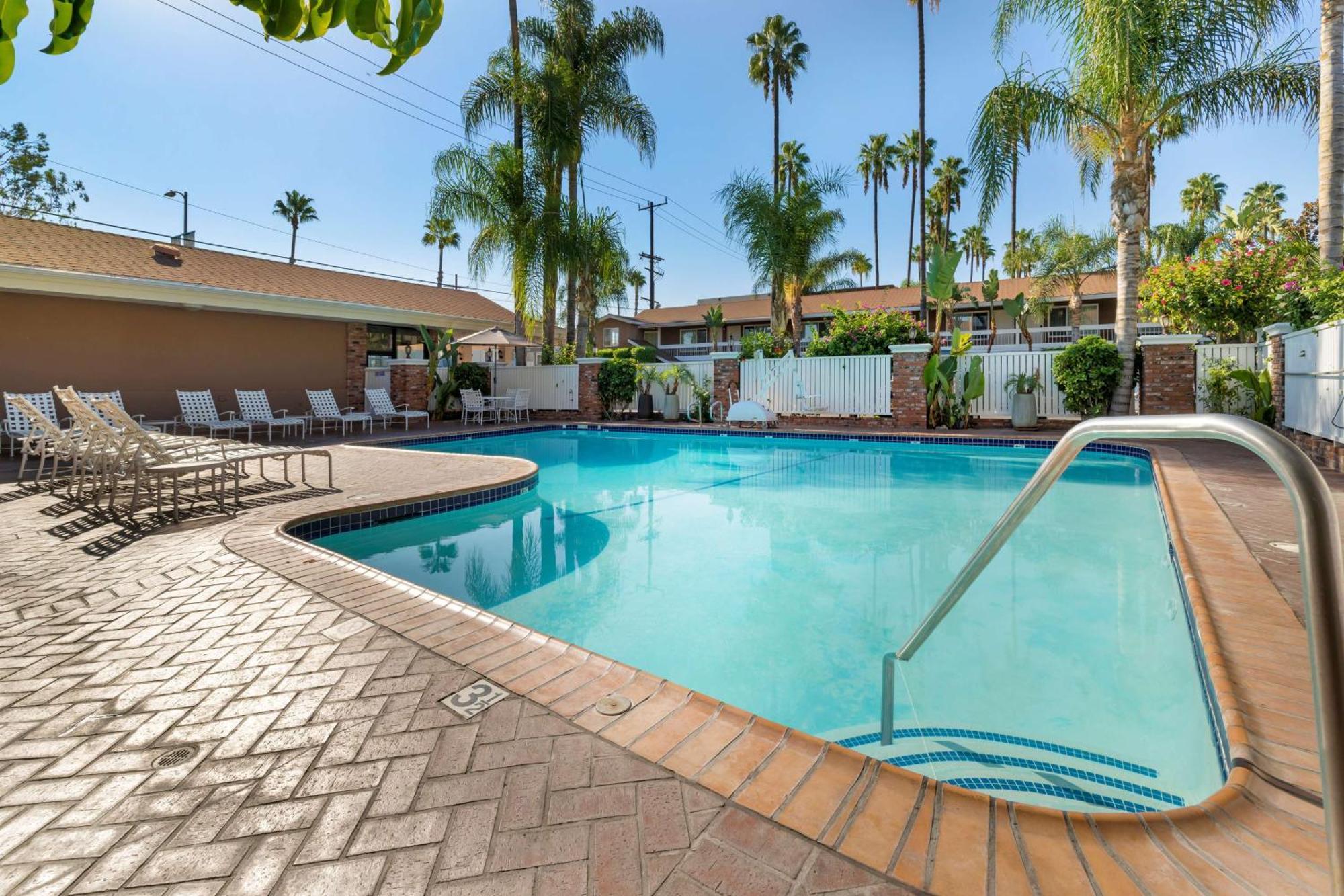 Best Western Plus Carriage Inn Los Angeles Bagian luar foto