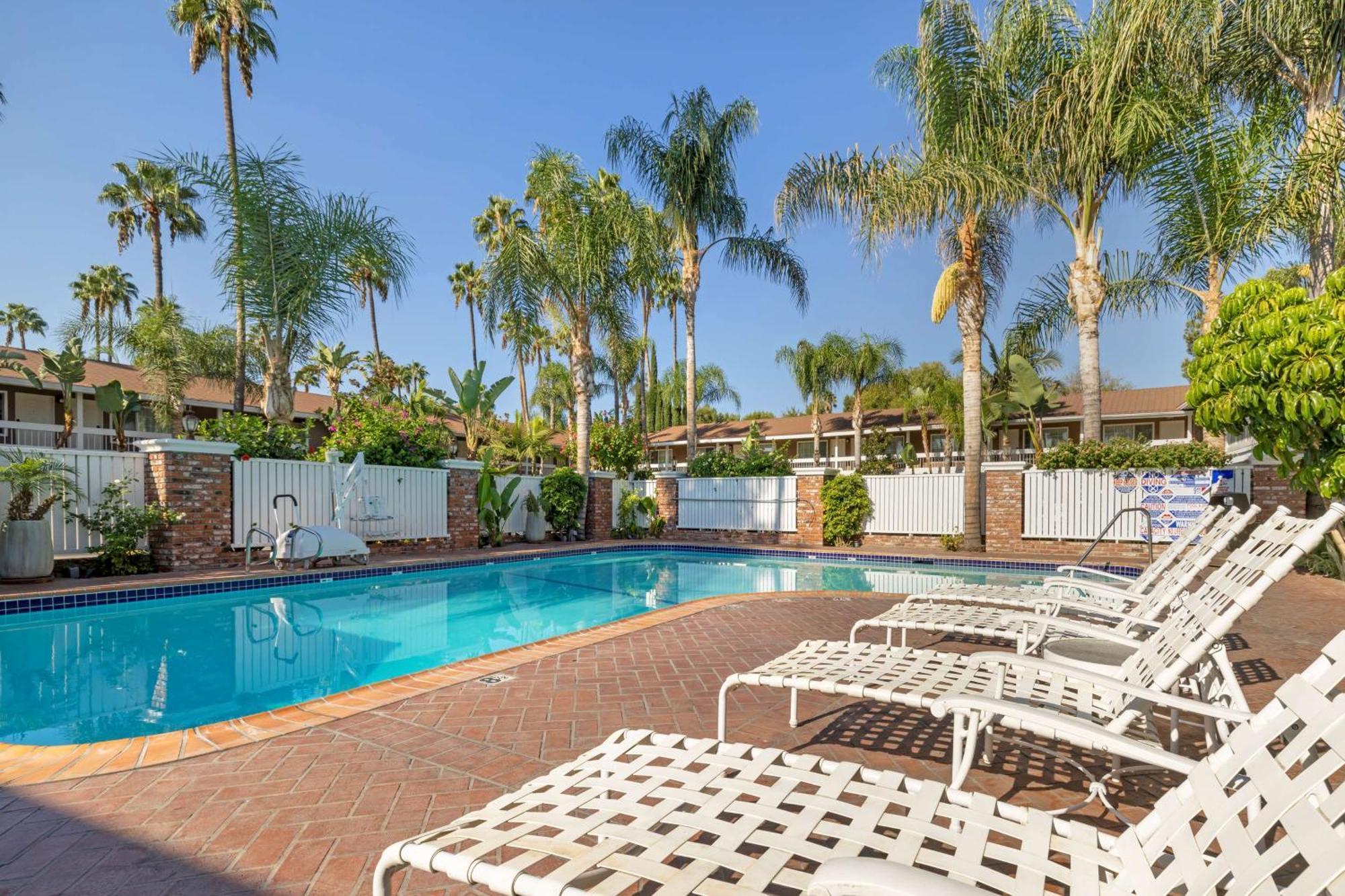 Best Western Plus Carriage Inn Los Angeles Bagian luar foto